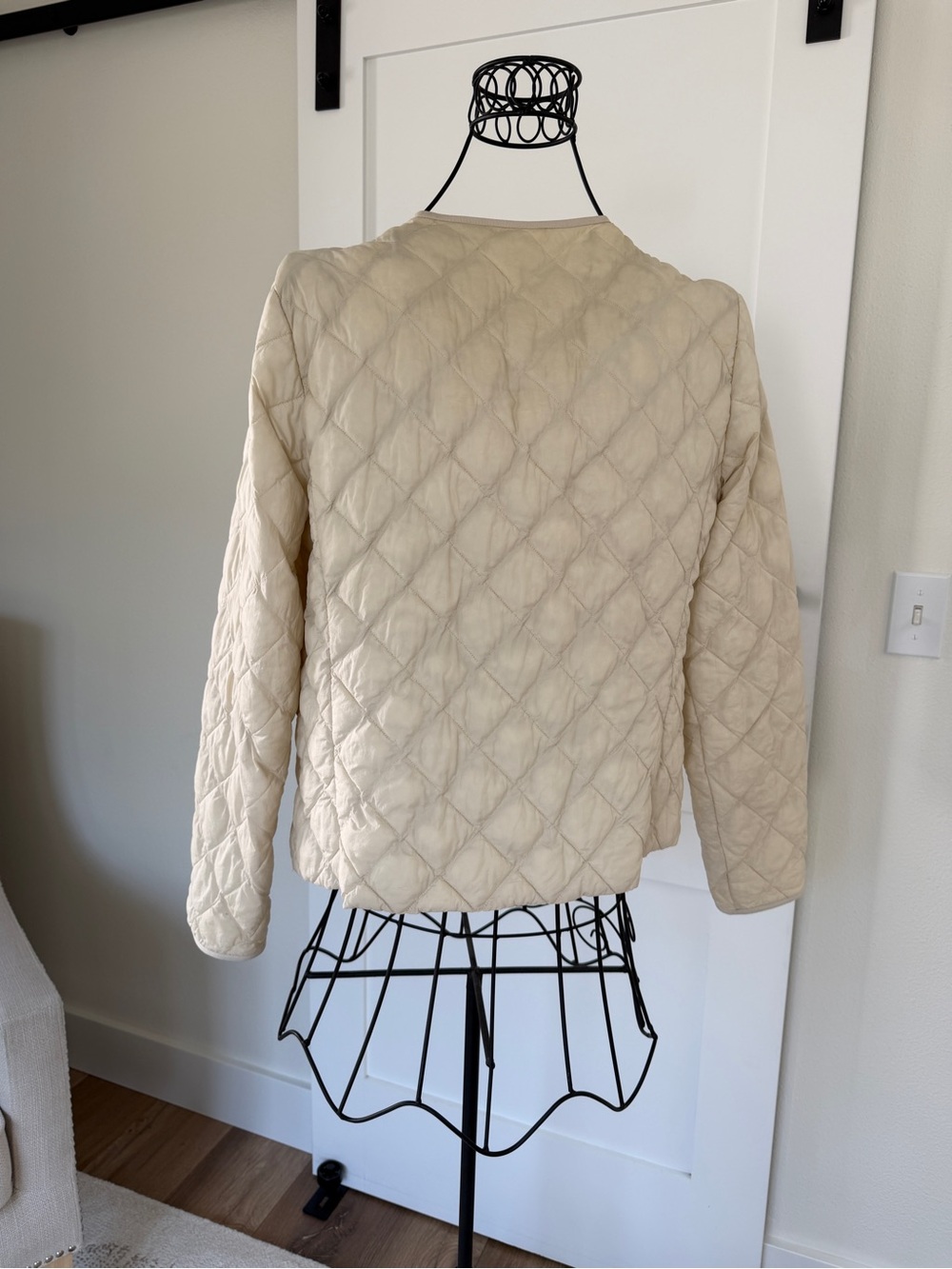 Uniqlo Women's Light Cream Quilted Snap Jacket View 2